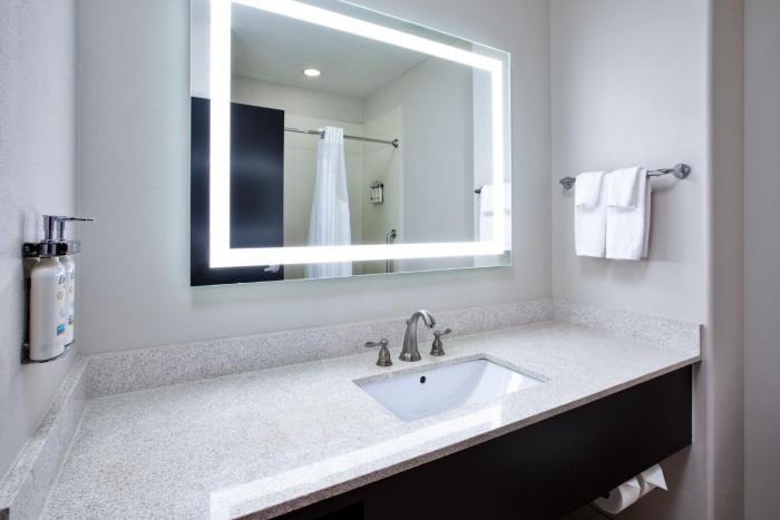 holiday inn express and suites duncan by ihg