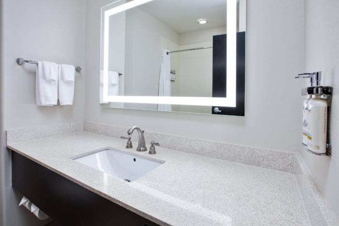 holiday inn express and suites duncan by ihg