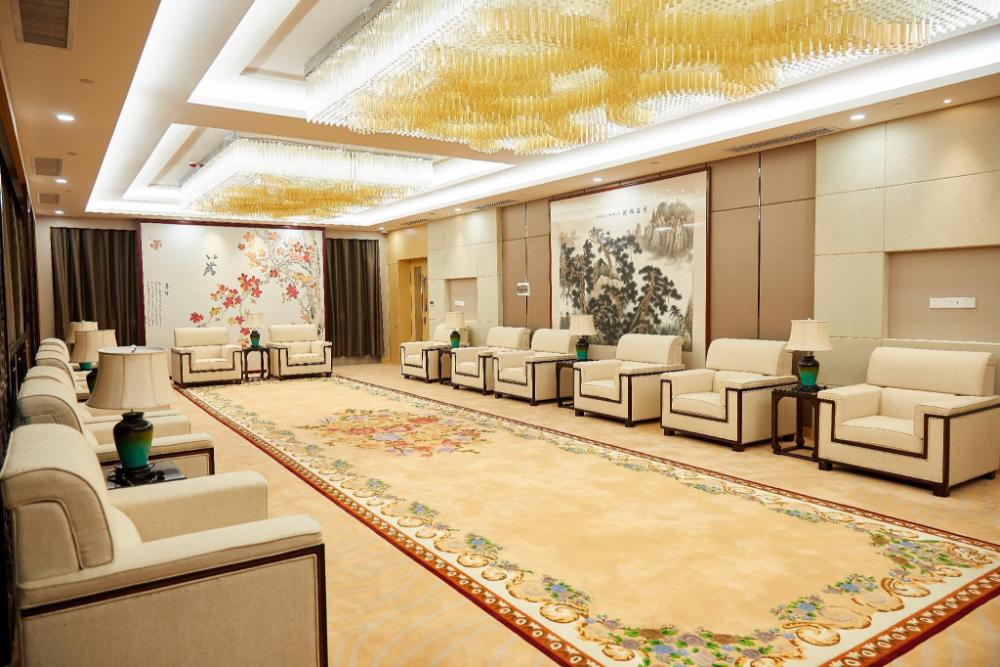 the thousand lantern lake hotel