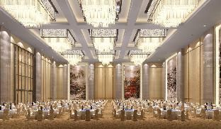 the thousand lantern lake hotel