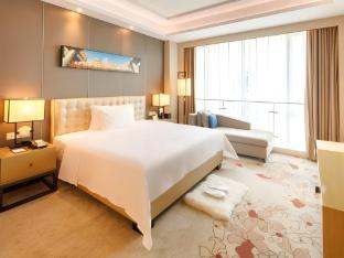 the thousand lantern lake hotel