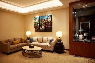 the thousand lantern lake hotel