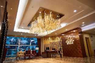 the thousand lantern lake hotel