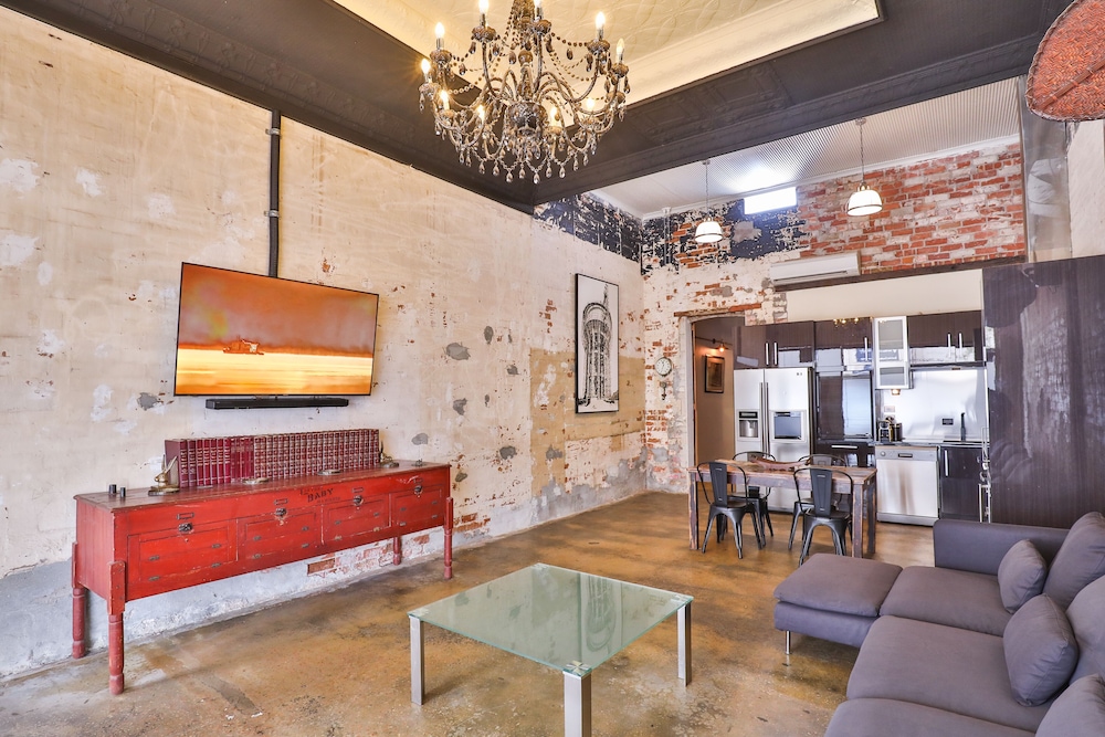 indulge apartments eighth street