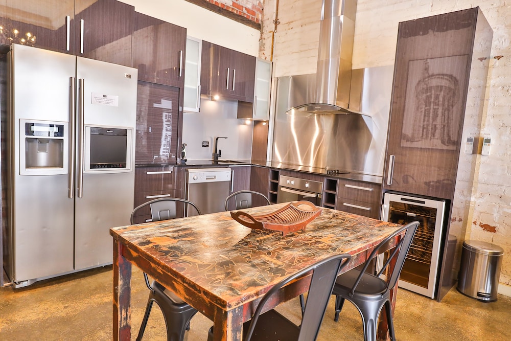 indulge apartments eighth street