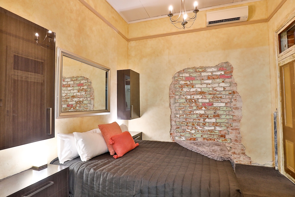 indulge apartments eighth street