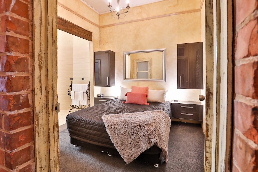 indulge apartments eighth street