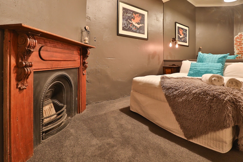 indulge apartments eighth street