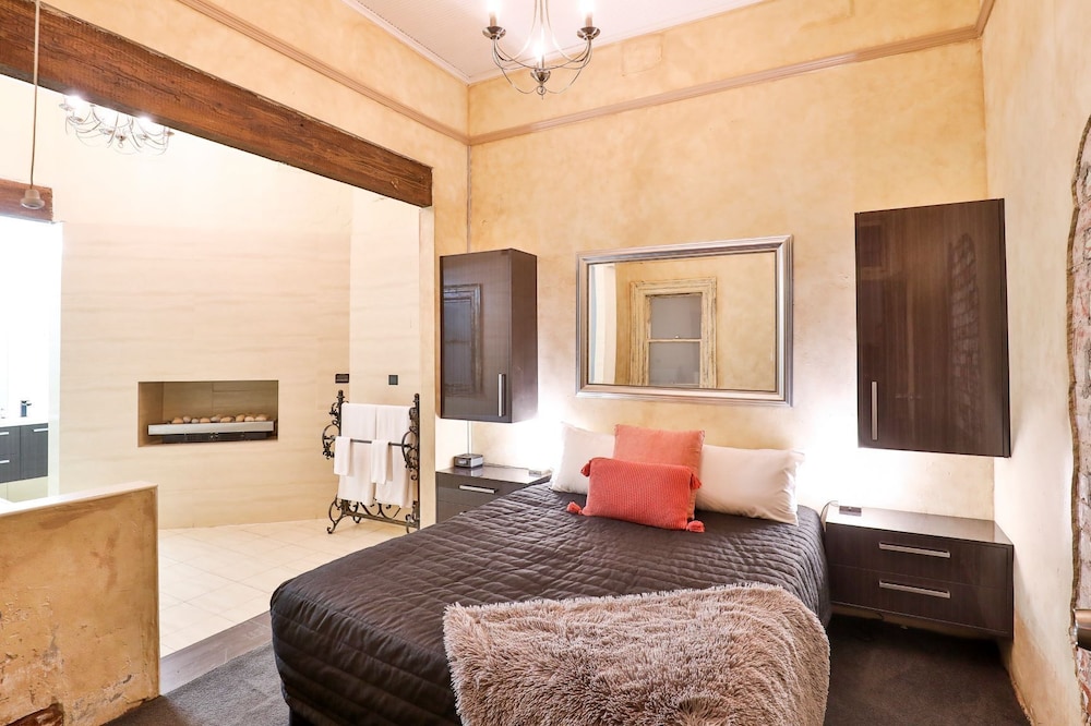 indulge apartments eighth street