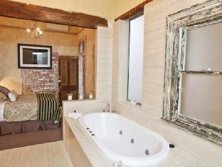 indulge apartments eighth street