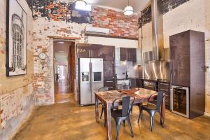 indulge apartments eighth street