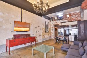 indulge apartments eighth street