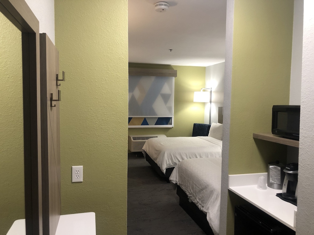 holiday inn express and suites woodward by ihg