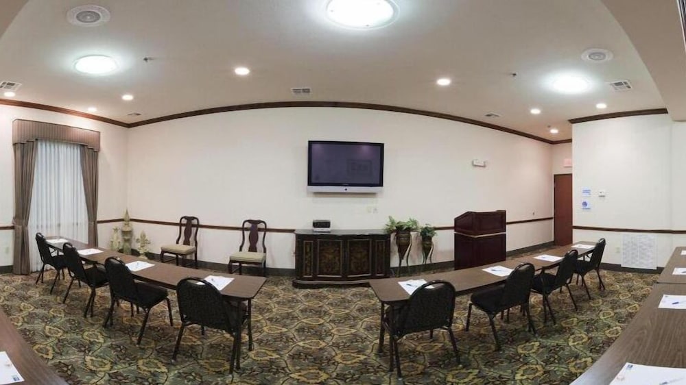 holiday inn express and suites woodward by ihg