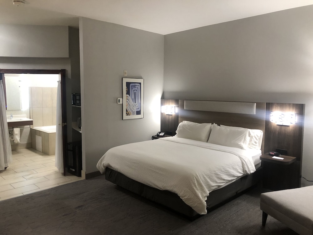 holiday inn express and suites woodward by ihg
