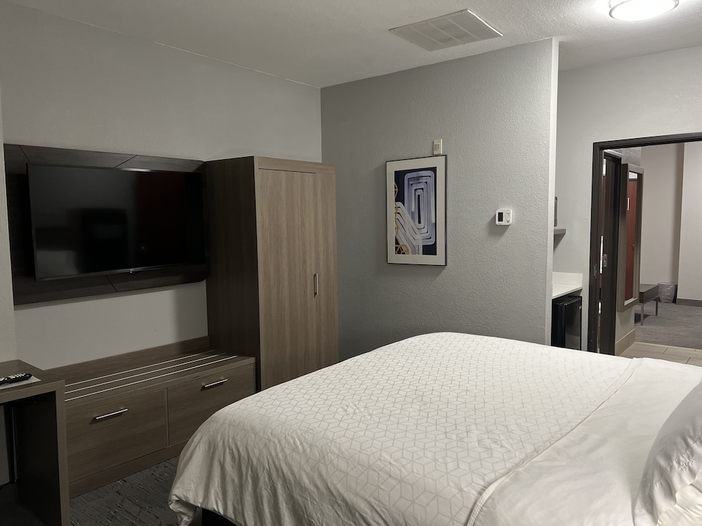 holiday inn express and suites woodward by ihg