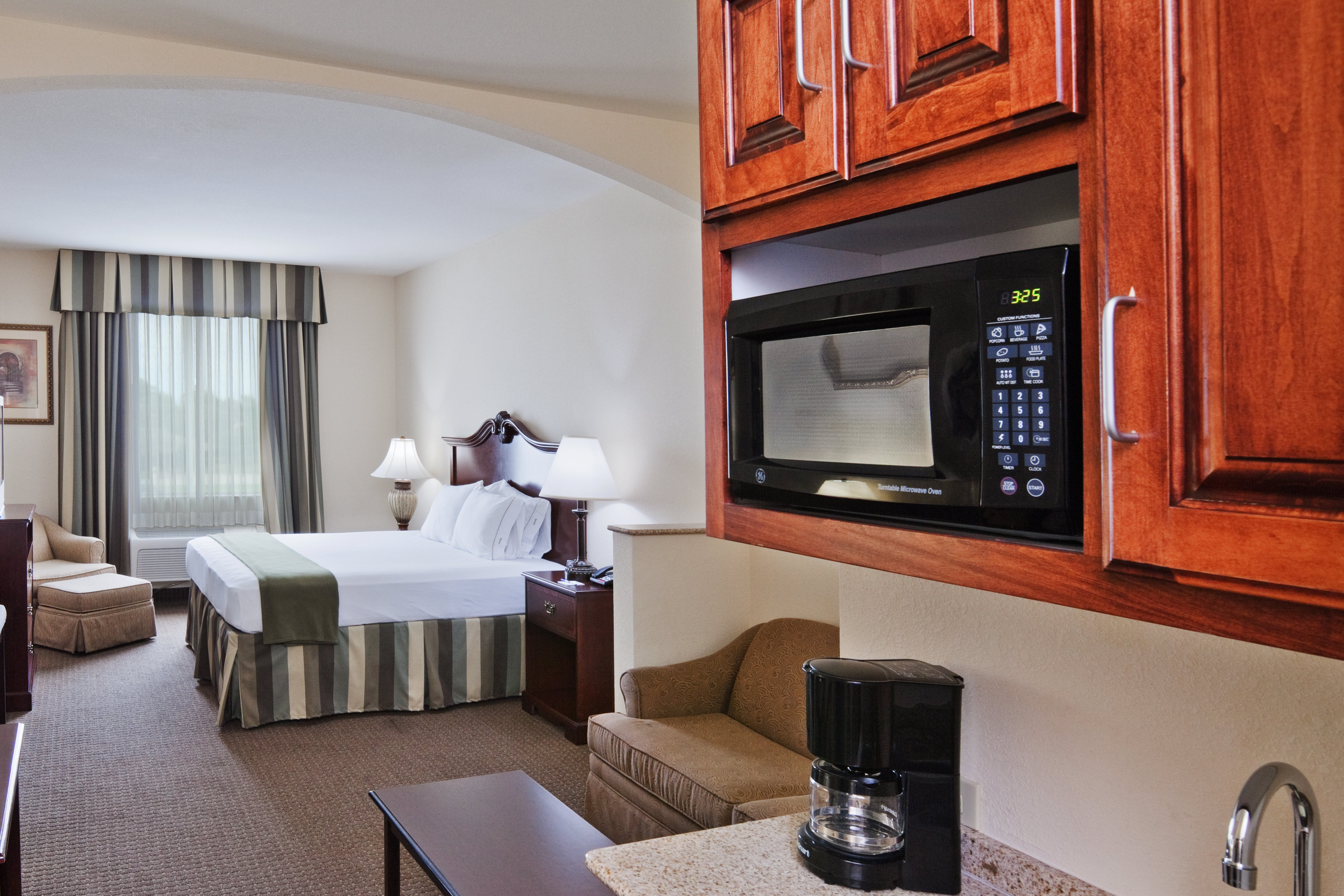 holiday inn express and suites woodward by ihg