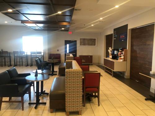 holiday inn express and suites woodward by ihg
