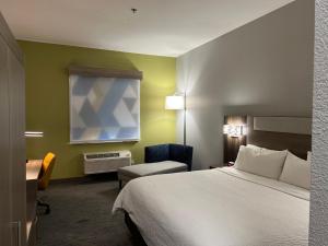 holiday inn express and suites woodward by ihg
