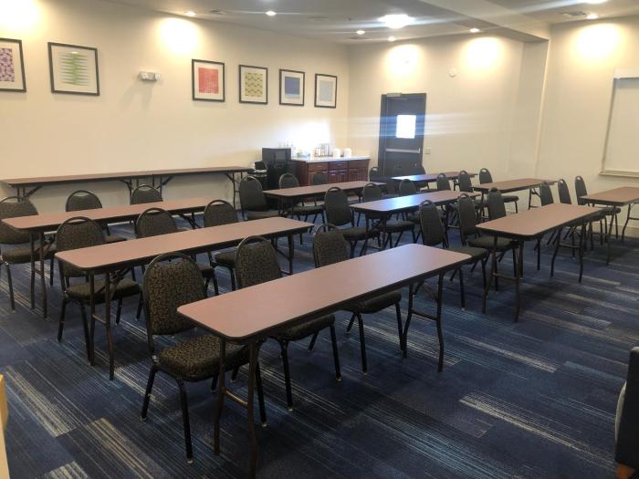 holiday inn express and suites woodward by ihg