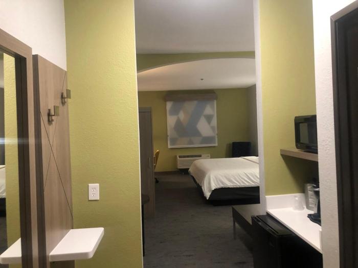 holiday inn express and suites woodward by ihg