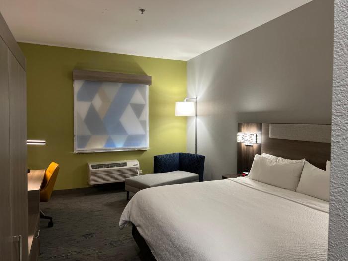 holiday inn express and suites woodward by ihg