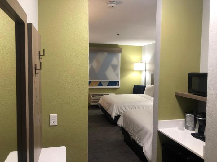 holiday inn express and suites woodward by ihg