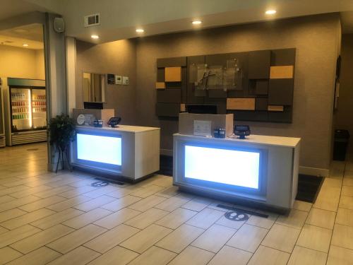 holiday inn express and suites woodward by ihg