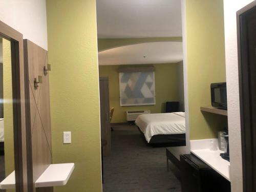 holiday inn express and suites woodward by ihg