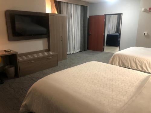 holiday inn express and suites woodward by ihg
