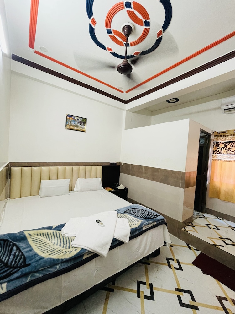 hotel sahu rooms ayodhya