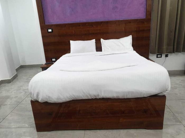 hotel o garden view hotel near hero honda chowk