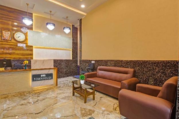 super townhouse centre point inn near esplanade metro station