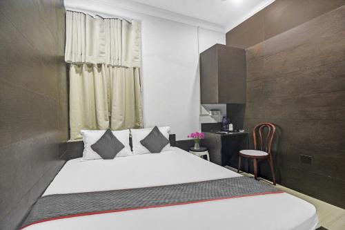 super townhouse centre point inn near esplanade metro station