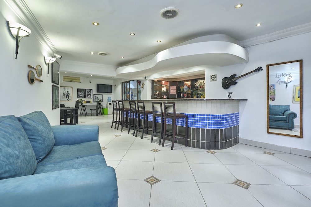 inn and out sandton park