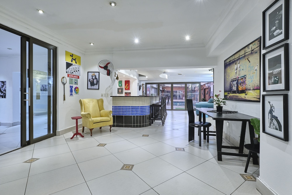 inn and out sandton park