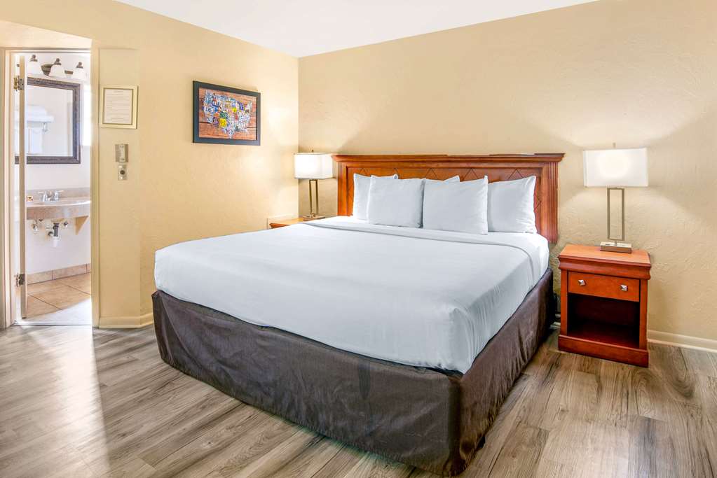 econo lodge inn and suites durango
