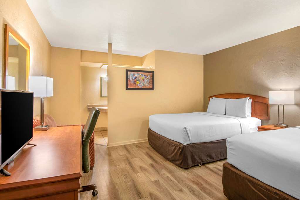econo lodge inn and suites durango