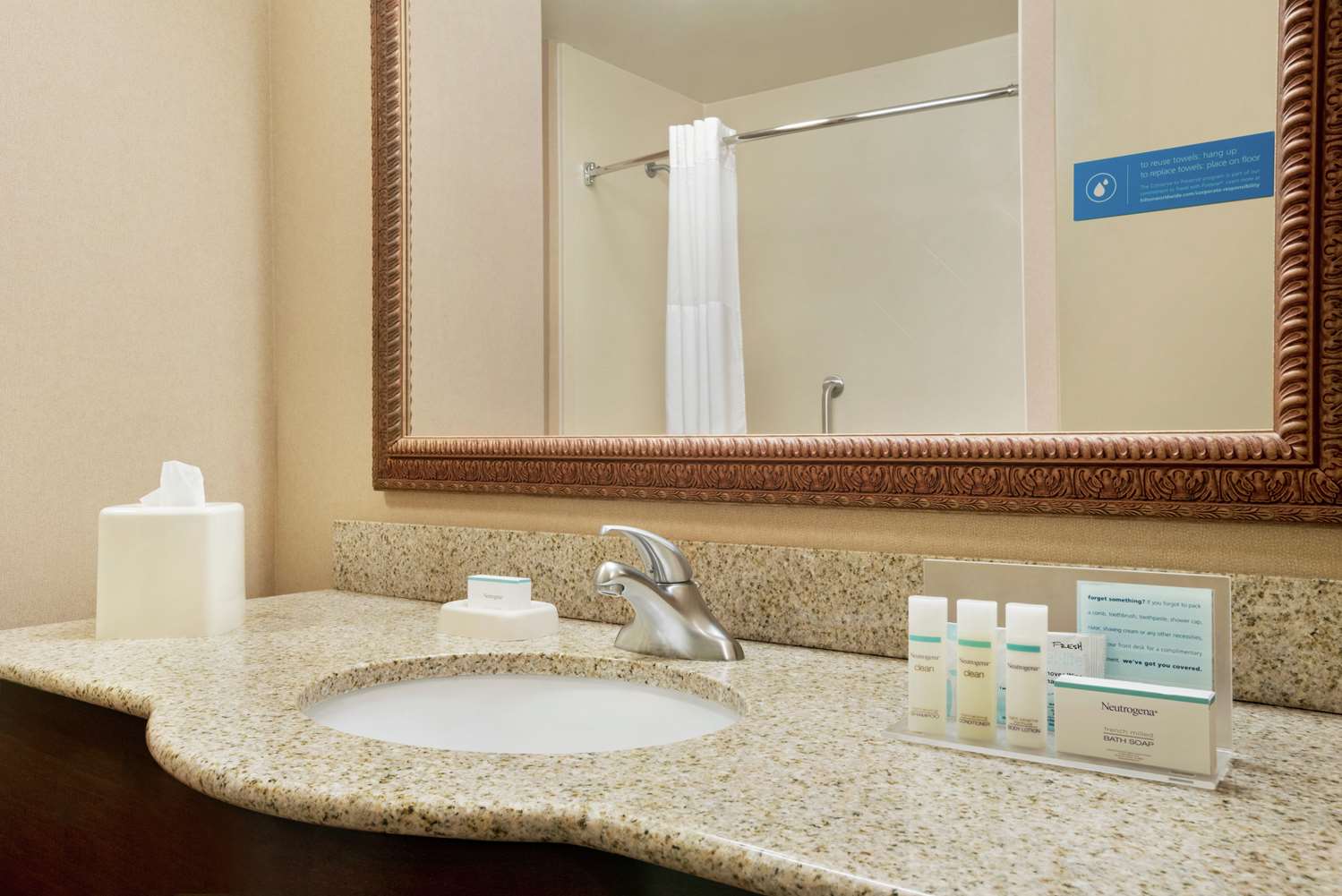 hampton inn and suites west bend