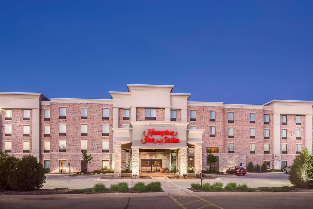 hampton inn and suites west bend