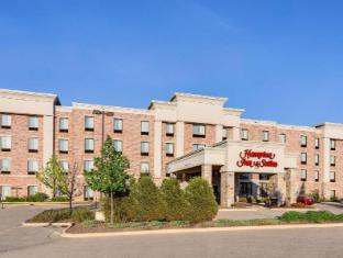 hampton inn and suites west bend