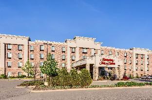 hampton inn and suites west bend