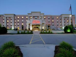 hampton inn and suites west bend