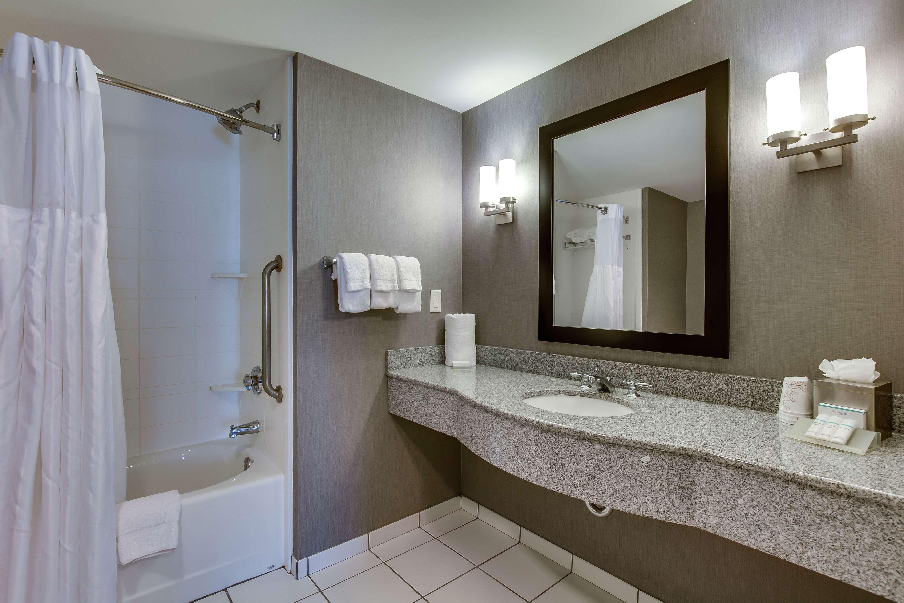 hilton garden inn louisville northeast