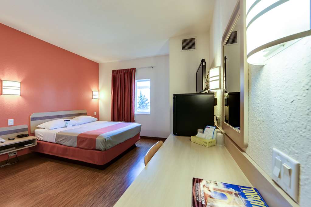 motel 6 mississauga