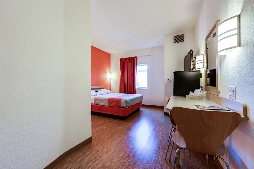 motel 6 mississauga