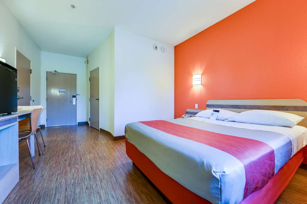 motel 6 mississauga