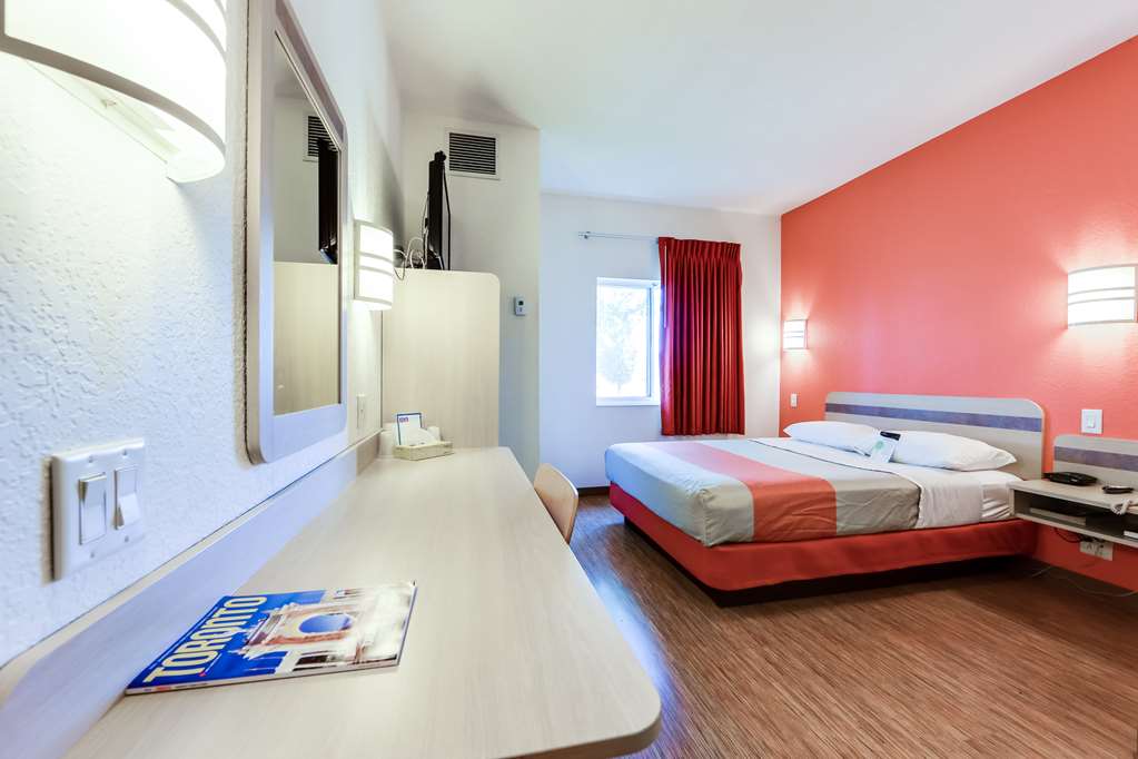 motel 6 mississauga