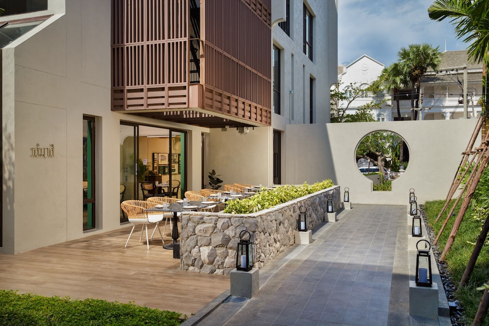 maladee rendezvous hotel chiang mai