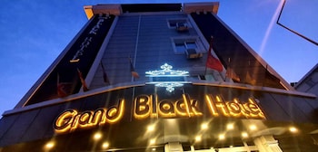 grand black hotel